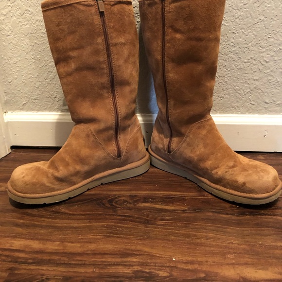 Women’s UGG Boots - Picture 2 of 5